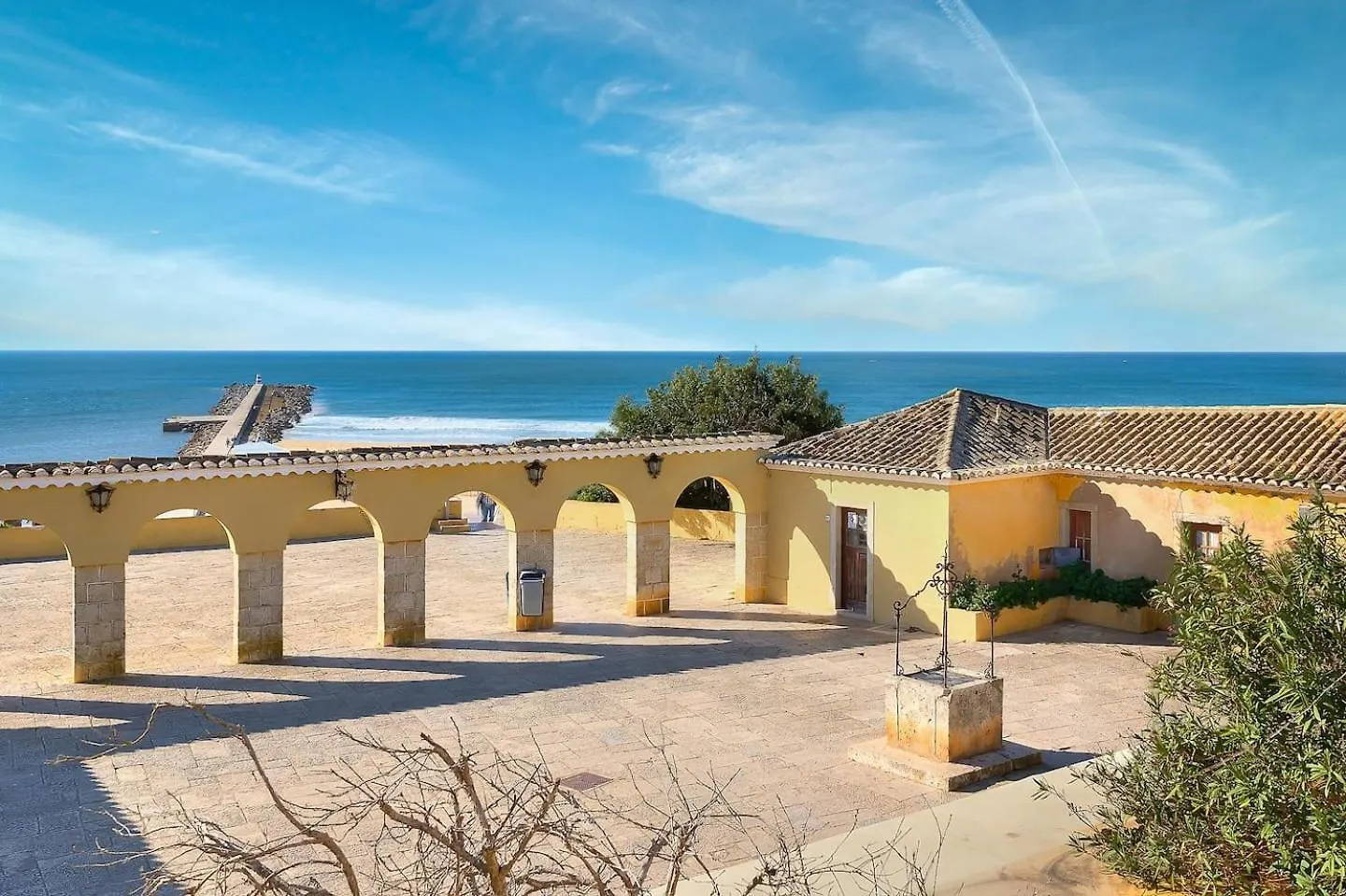 Stylish Apartment With View Portimao