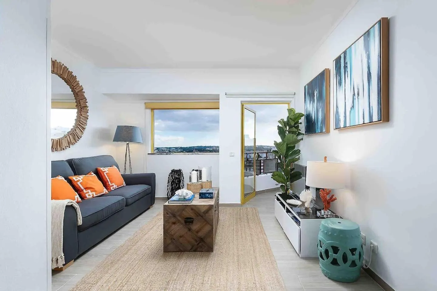 Stylish Apartment With View Portimao