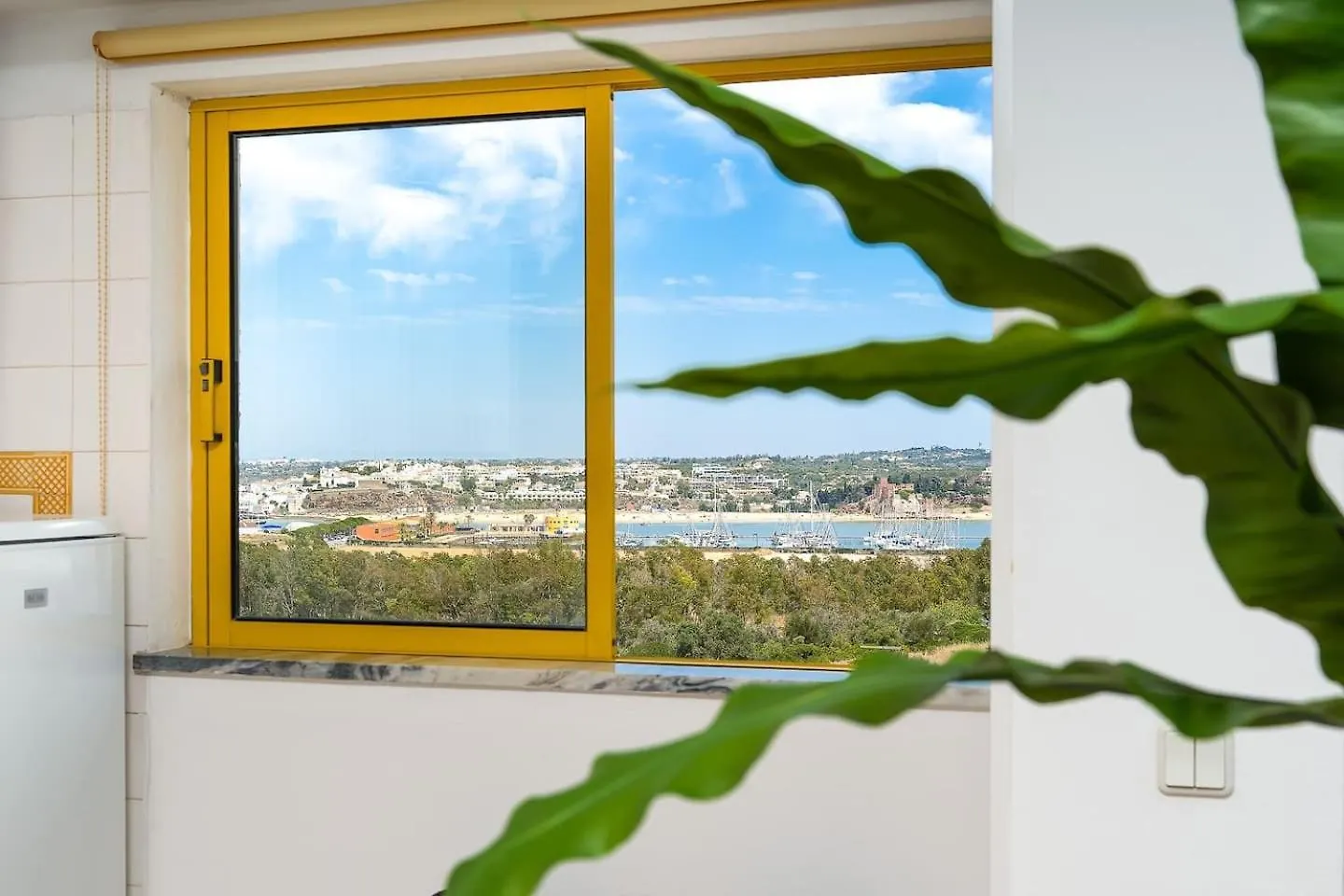 Stylish Apartment With View Portimão