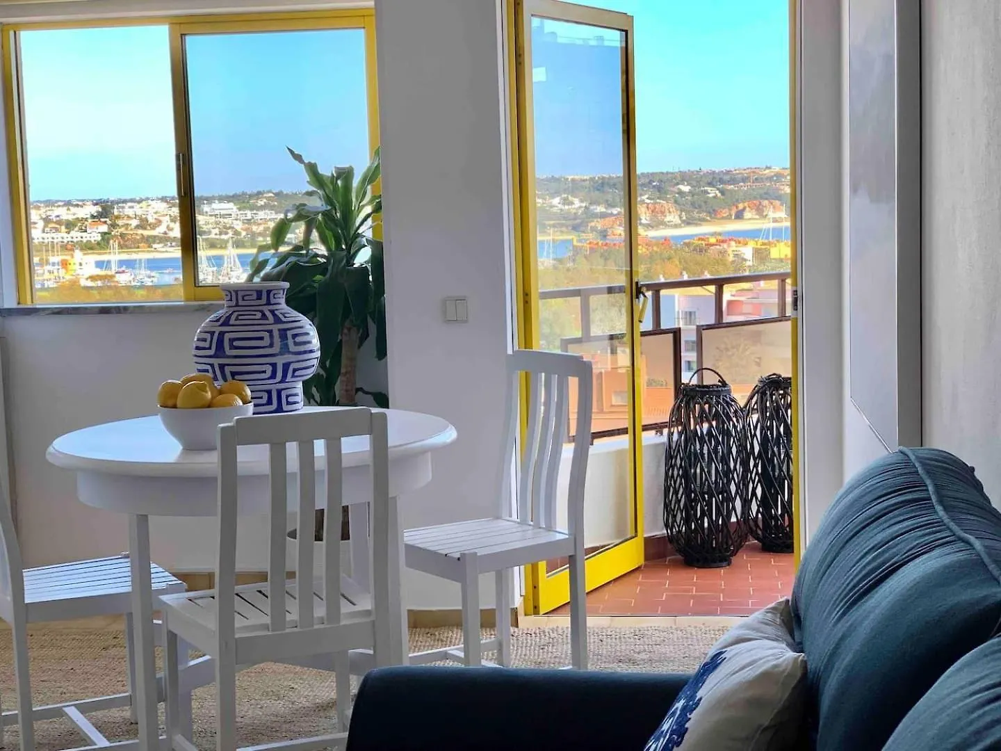 Stylish Apartment With View Portimão
